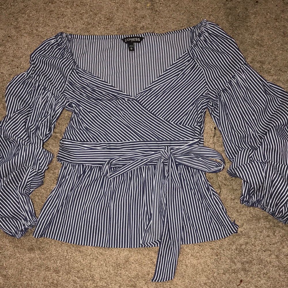 Express bubble sleeve top.